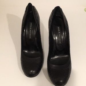 Awesome black snake skin round toe pumps